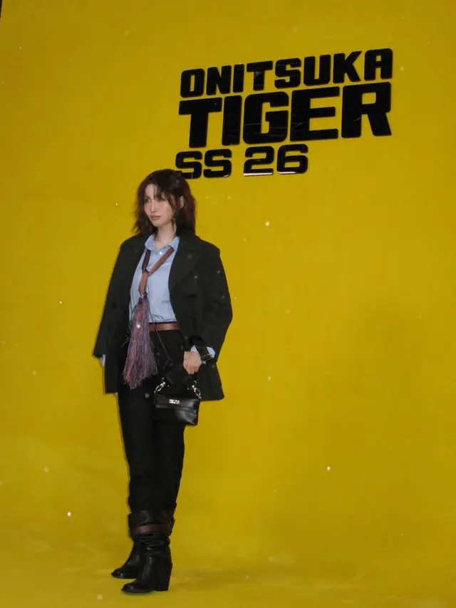 Momo Twice hadir di Milan Fashion Week Onitsuka Tiger. [@momo]