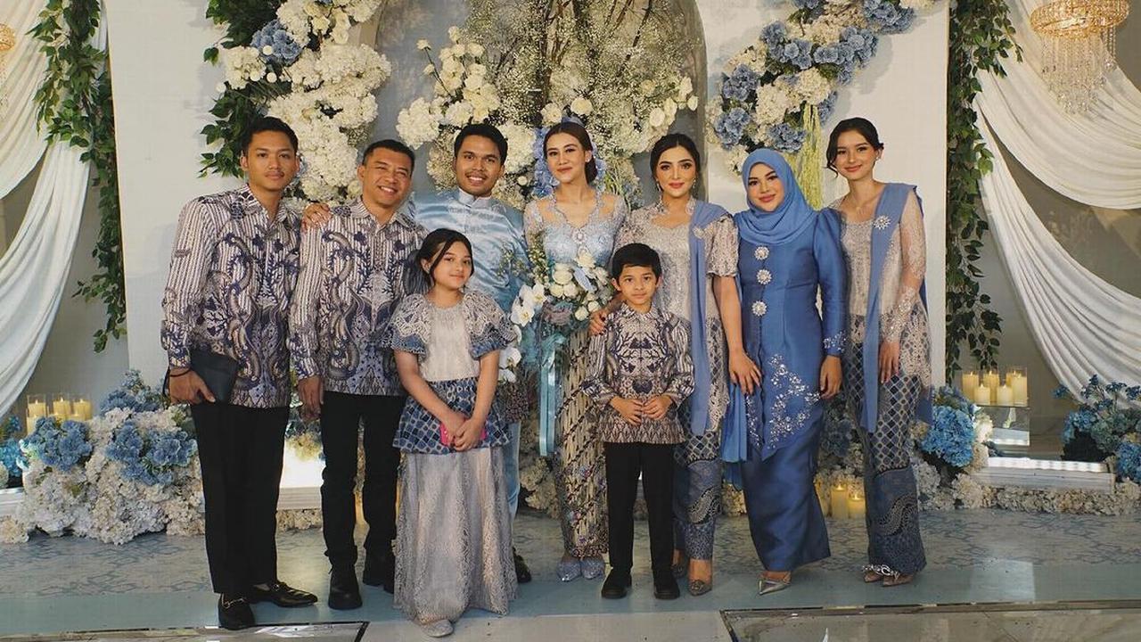 Potret keluarga besar Anang Hermansyah dan Ashanty di acara lamaran Thariq-Aaliyah (Sumber: Instagram/@ashanty_ash)