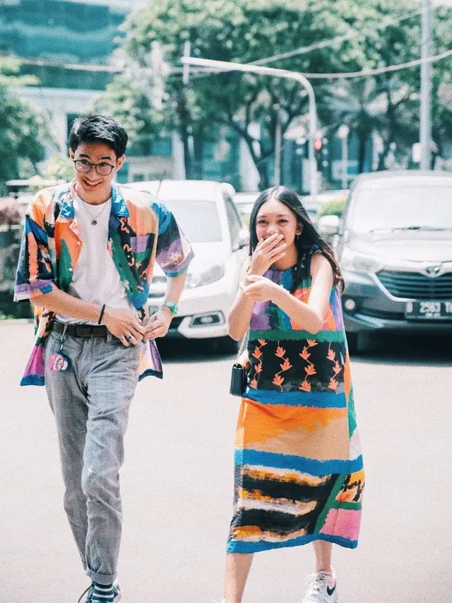 Jarang Tersorot, Ini 7 Potret Mesra Naura dan Devano Danendra