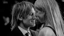Menikah dari tahun 2006, Nicole Kidman selalu mesra dengan Keith Urban. Keith sendiri mengatakan Nicole membantunya lepas dari narkoba. (tasteofcountry.com)