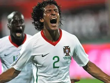 Portugal's Bruno Alves celebrates his goal against Albania during their 2010 World Cup qualifying match at Qemal Stafa stadium on June 6, 2009 in Tirana. AFP PHOTO/DIMITAR DILKOFF