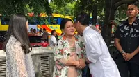 Gibran Rakabuming meminta restu kepada ibundanya Iriana Jokowi (Dok.Instagram/@gibran_rakabuming/https://www.instagram.com/p/B59ly5ZBA2B/Komarudin)