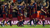 Para pemain Barcelona merayakan gol ke gawang Valencia pada leg pertama semifinal Copa del Rey di Camp Nou, Kamis (4/2/2016). (Liputan6.com/REUTERS/Albert Gea)