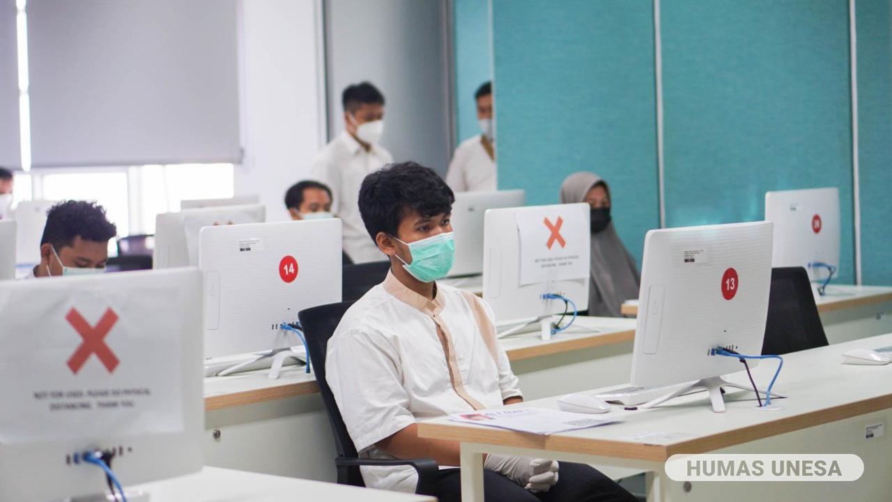 Suasana UTBK di Unesa (Dian Kurniawan/Liputan6.com)