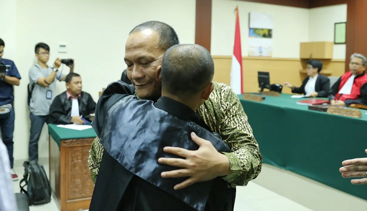 "Terdakwa memenuhi unsur 127 ayat 1 huruf a tentang narkoba, maka sudah sepatutnya terdakwa dijatuhi pidana yang setimpal," ucap hakim ketua Sambasana Hutagalung di Pengadilan Negeri Tangerang, Rabu (27/9/2017). (Adrian Putra/Bintang.com)