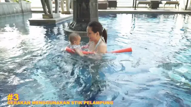 7 Momen Shandy Aulia Ajari Anaknya Berenang Ini Curi Perhatian