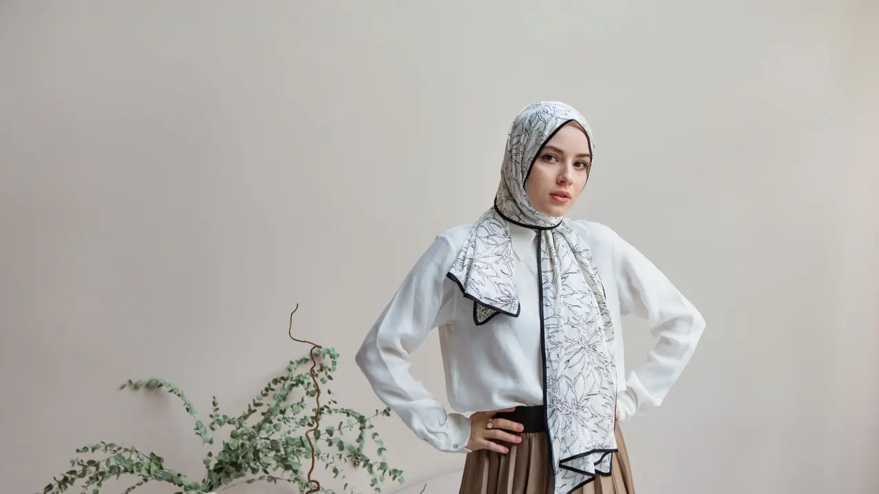 Ide Outfit Feminine Hijab Friendly (photo by freepik.com)