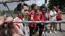 Pemain Tiongkok saat bersiap jelang turnamen sepak bola untuk kaum migran dan orang asing bertajuk "Balon Mundial" yang dihelat 6 Juni-5 Juli 2015 di Turin, Italia. (AFP PHOTO/MARCO BERTORELLO)