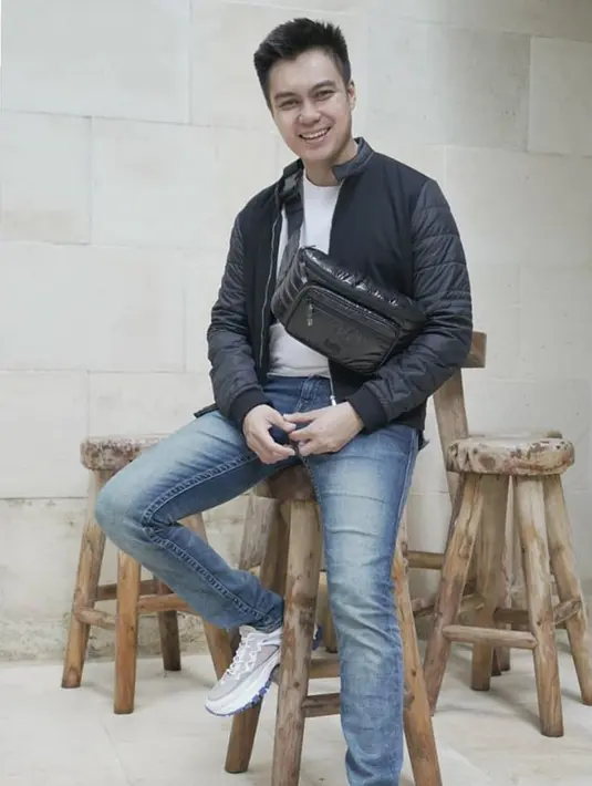 Suami Paula Verhoeven ini mengatakan, sang ayah dulu kala menginginkannya untuk berprestasi di bidang akademik atau olahraga, bukan menjadi artis. Untuk olahraga sendiri, Baim pernah menggeluti Biliar. (Instagram/baimwong)