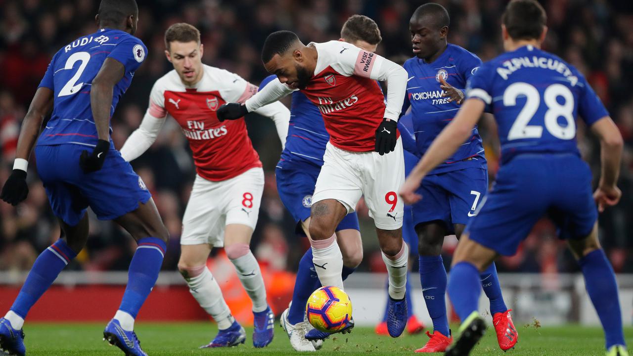 Gol Lacazette dan Koscielny Bawa Arsenal Taklukkan Chelsea