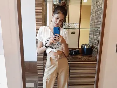 Perempuan kelahiran 15 September 1994 ini selalu berhasil memukau fansnya berkat parasnya yang cantik. Paras cantic juga diimbangi dengan tubuh yang bagus milik Mikha. Kecantikan Mikha Tambayong inilah yang membuat banyak netizen banyak menyebutnya menawan. (Liputan6.com/IG/@miktambayong)