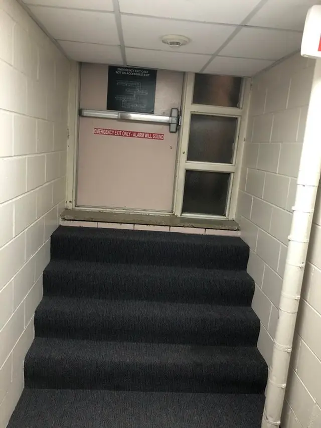 7 Desain Posisi Pintu Ini Nyeleneh Banget, Bikin Geleng Kepala