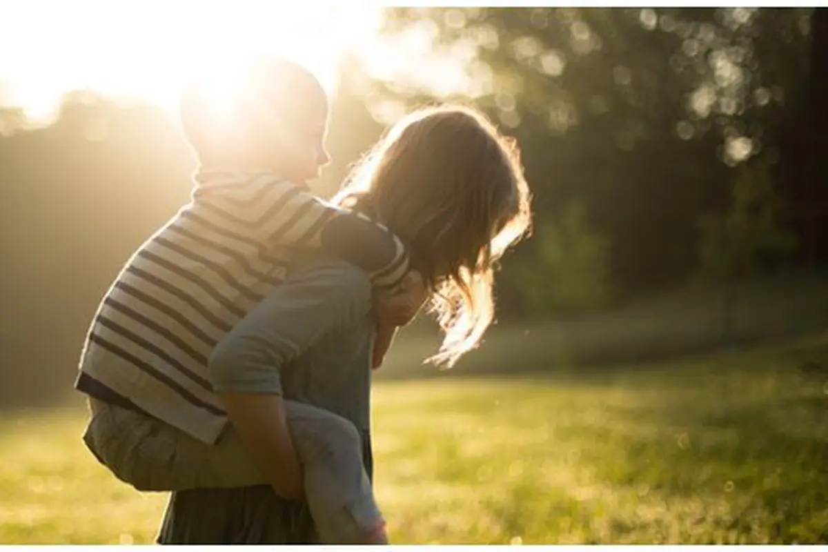 Parenting/ Copyright : unsplash.com/ jenn_azraimages