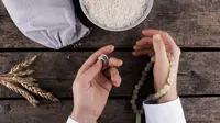 Niat Zakat Fitrah untuk Adik Laki-Laki dan Artinya, Kapan Waktu Terbaik Membayarnya?