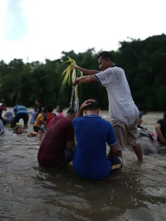 Tradisi mandi Safar