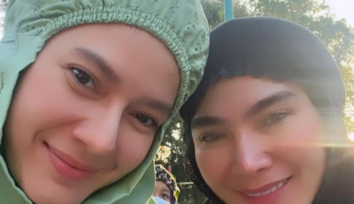 <p>Baru-baru ini Citra Anidya membagikan potret dirinya saat mengenakan mukena di Hari Raya Idul Adha kemarin. Citra Anidya yang tampil polos tanpa makeup tetap memukau hingga mendapatkan banyak pujian. (FOTO: instagram.com/ncit90/)</p>