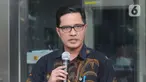 Juru Bicara KPK Febri Diansyah memberikan keterangan kepada wartawan di Gedung KPK, Jakarta, Senin (26/12/2019). Febri melepas jabatan Juru Bicara KPK dan memilih sebagai Kabiro Humas KPK. (merdeka.com/Dwi Narwoko)