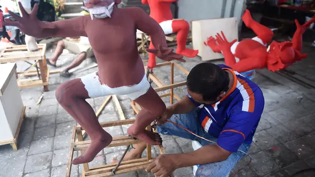 Jelang Perayaan Nyepi, Seniman Sibuk Siapkan Ogoh-Ogoh