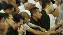 Pemain Indonesia, Irfan Jaya, saat sholat Jumat di Masjid Sultan, Singapura, Jumat (9/11). Pemain Timnas Indonesia ibadah Sholat Jumat bersama jelang laga Piala AFF 2018 melawan Singapura. (Bola.com/M. Iqbal Ichsan)