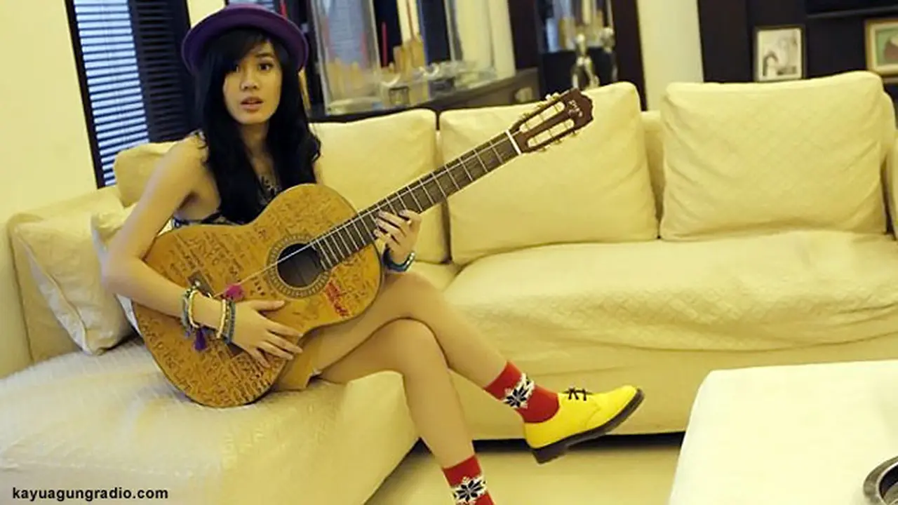 sheryl_sheinafia_130306c.jpg