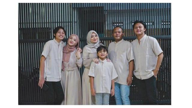 Potret 7 Selebriti Wanita dengan Anak Sambungnya, Kompak Banget