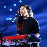 Bahkan beberapa kali Kikan X Kotak menghibur masyarakat. Dukungan kolaborasi itu juga mendapat sambutan luar biasa dari Kerabat Kotak (fans Kotak). (Adrian Putra/Bintang.com)