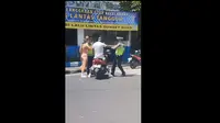 Viral Turis Asing di Bali Dorong Polisi Gara-Gara Ditilang Langgar Lalu Lintas (Tangkapan Layar Instagram/punapibali)