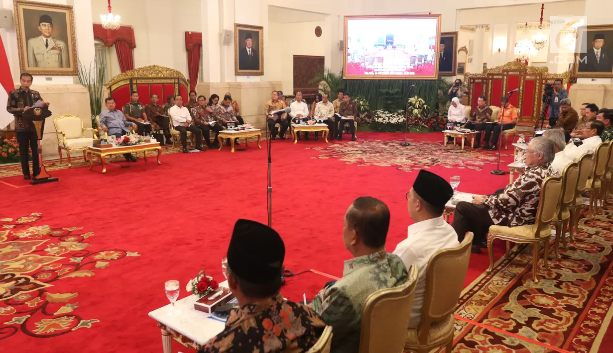 Suasana rapat kabinet pariurna di Istana Negara, Jakarta, Selasa (16/10). Rapat kabinet pariurna tersebut membahas evaluasi penangan bencana alam. (Liputan6.com/Angga Yuniar)