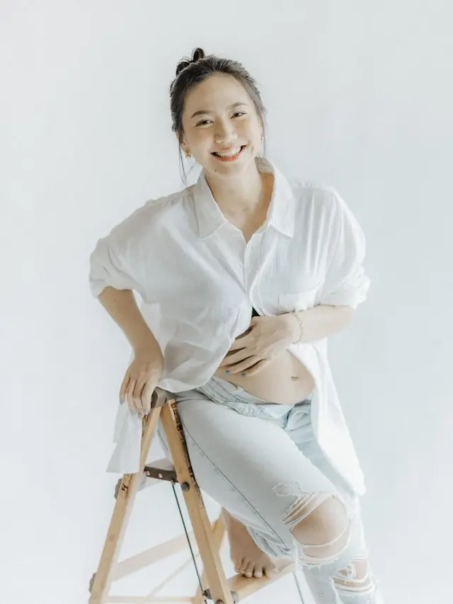 6 Potret Shanju dengan Baby Bump Besar, Jonatan Christie Setia Dampingi