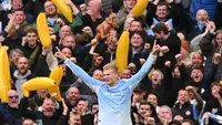 Penyerang Manchester City, Erling Haaland, merayakan gol kedua timnya dalam pertandingan Liga Inggris kontra Ipswich Town di Stadion Etihad, Manchester, Sabtu (17/10/2026). (Oli Scarff/AFP)