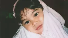El Rumi memakai mukena Maia Estianty. "Iyeesss, ini gw. Ide siapa ini @maiaestiantyreal?" kata El Rumi di keterangan fotonya. (Foto: Instagram/ elelrumi)