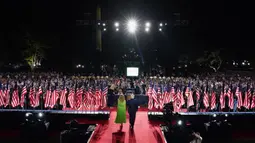 Presiden Amerika Serikat Donald Trump dan Ibu Negara Melania Trump saat menghadiri hari keempat Konvensi Nasional Partai Republik di Gedung Putih, Washington DC, Amerika Serikat, Kamis (27/8/2020). (Doug Mills/The New York Times via AP, Pool)