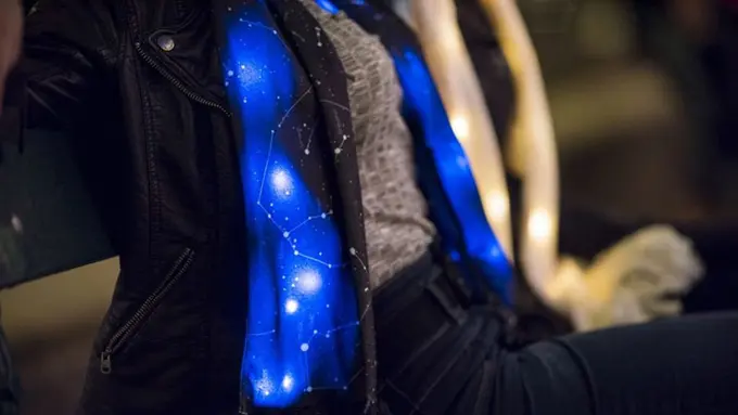 Rayakan Hari Natal Lebih Meriah dengan Scarf LED Super Kece