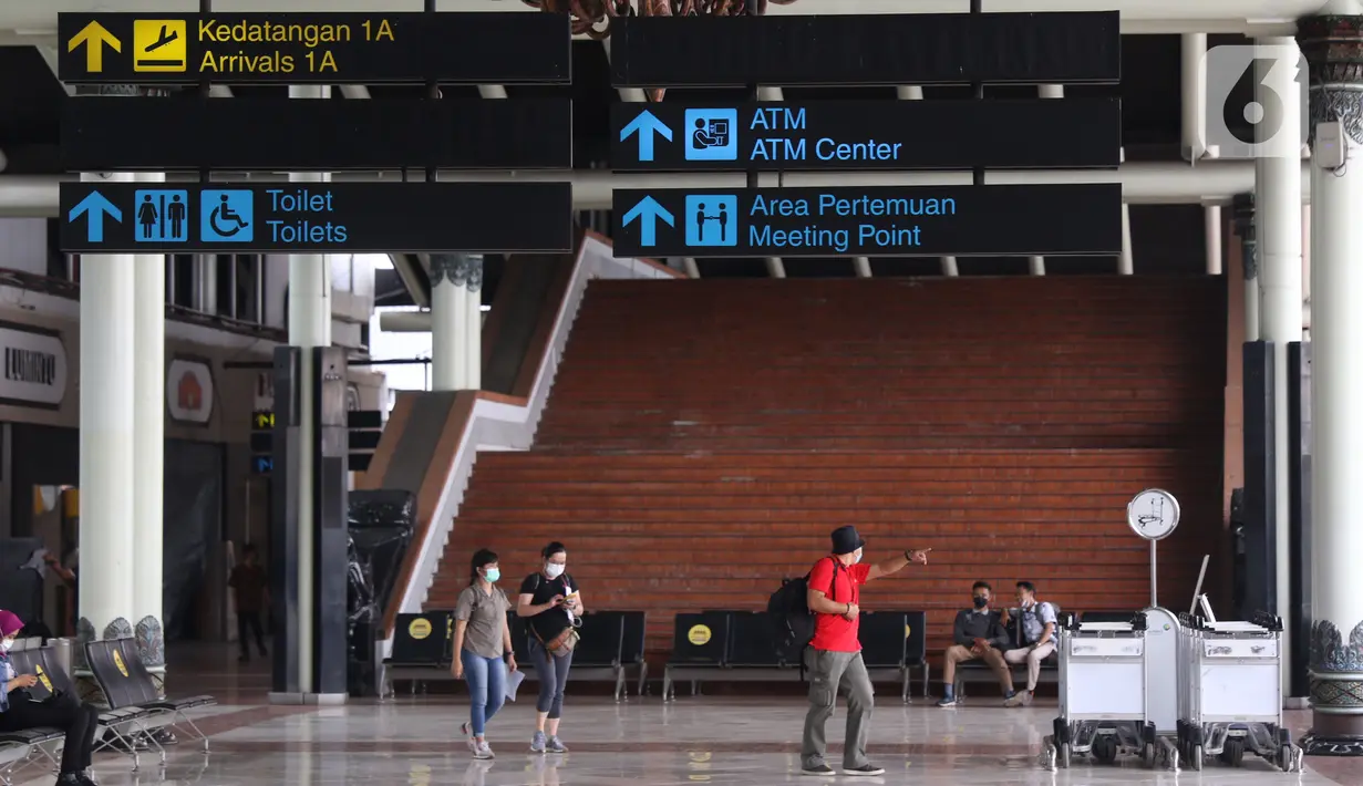 Suasana area Terminal 1 Bandara Soekarno-Hatta, Tangerang, Banten, Jumat (1/4). Per 1 April 2022, PT Angkasa Pura II (Persero) mengaktifkan kembali Terminal 1 Bandara Soekarno Hatta untuk melayani keberangkatan dan kedatangan penumpang pesawat rute domestik. (Liputan6.com/Angga Yuniar)