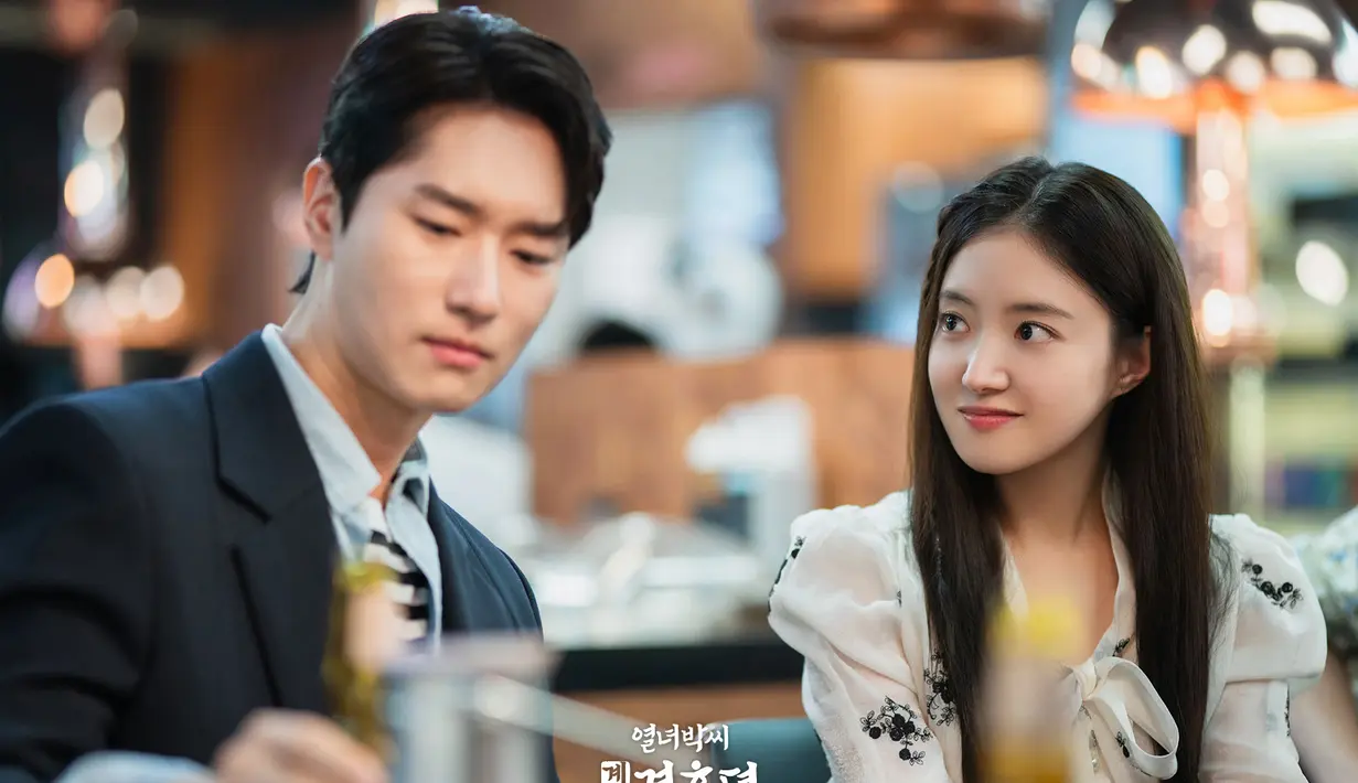 Park Yeon Woo, Kang Tae Ha, Kang Tae Min hingga Do Yoon Jae makan malam antara tim marketing dan desainer. Mereka berkumpul untuk kerja sama dalam sebuah proyek.