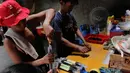 Dodol yang sudah jadi, segera dimasukkan kedalam kemasan kecil dan siap untuk dijual, Jakarta, (16/7/14) (Liputan6.com/ Faizal Fanani)