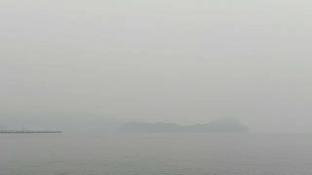 Kabut asap menyelimuti perairan Aceh (Liputan6.com/Rino Abonita)