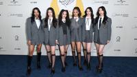 Lara Rajagopalan, Yoonchae Jeong, Daniela Avanzini, Manon Bannerman, Megan Skiendiel, dan Sophia Laforteza berpose saat HYBE x Geffen Records mengumumkan anggota terakhir KATSEYE, girl grup global yang belum pernah ada sebelumnya, pada 17 November 2023 di Los Angeles, California. (Vivien Killilea/GETTY IMAGES NORTH AMERICA/Getty Images via AFP)