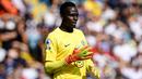 Edouard Mendy merupakan kiper utama Chelsea. Namun, pemain asal Senegal tersebut harus menepi untuk sementara waktu karena mengalami cedera. (AFP/Paul Ellis)