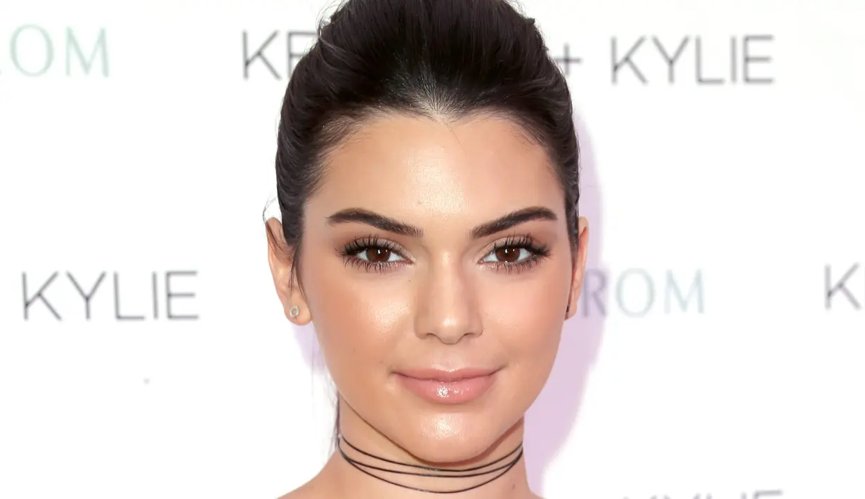 Dibalik sosoknya yang dingin dan pendiam, ternyata Kendall Jenner menyimpan kelemahannya yaitu rasa takut ketika melihat permukaan yang dipenuhi oleh lubang. (AFP/Bintang.com)