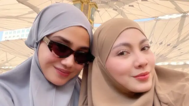 Penampilan Syifa Hadju Saat Umrah pakai bergo abu-abu. [@havizadevianjani]