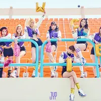 Tampil dengan konsep cheerleaders, TWICE dibanding-bandingkan dengan SNSD.