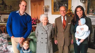 Potret Pangeran Philip bersama Ratu Elizabeth II, Pangeran William, Kate Middleton, Pangeran George dan Putri Charlotte