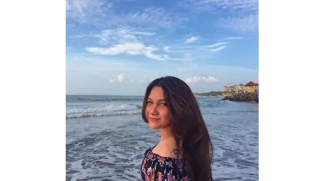 Lagu 'Tersenyumlah Indonesiaku' di Notice Jokowi, Ini 6 Potret Cantik Penyanyi Olivia Nelbra