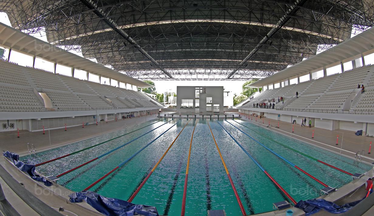 Venue Aquatic Center dalam tahap renovasi di Kawasan Senayan Sport Center, Jakarta (04/10/2017). Renovasi tersebut untuk menyambut Asian Games 2018. (Bola.com/Nicklas Hanoatubun)