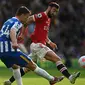 Bruno Fernandes tak mampu menghindarkan Manchester United dari kekalahan 0-4 dari Brighton and Hove Albion di Amex Stadium pada laga pekan ke-36 Premier League, Sabtu (7/5/2022) malam WIB. (AFP/Glyn Kirk)