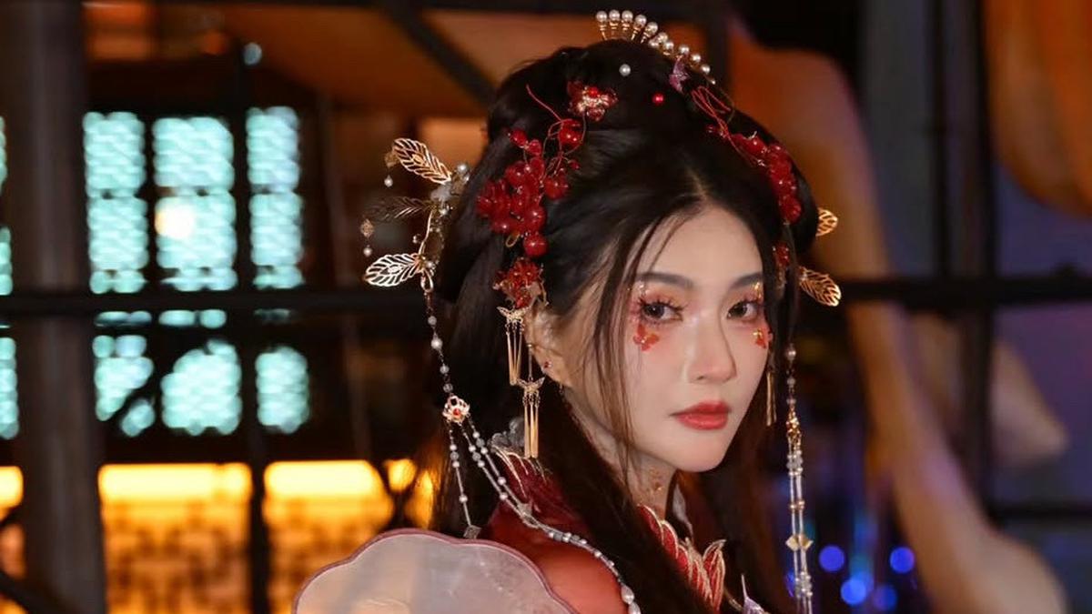Jelang Imlek, Sarwendah Tampil Serba Merah Bak Pemeran Dracin Wuxia saat Liburan ke Shanghai