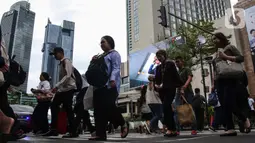 Pemerintah secara resmi memutuskan kenaikan Upah Minimum Nasional (UMN) sebesar 6,5 persen untuk tahun 2025. Pengumuman kenaikan upah minimum tersebut disampaikan langsung Presiden Prabowo Subianto usai rapat terbatas pada Jumat (29/11/2024). (Liputan6.com/Angga Yuniar)