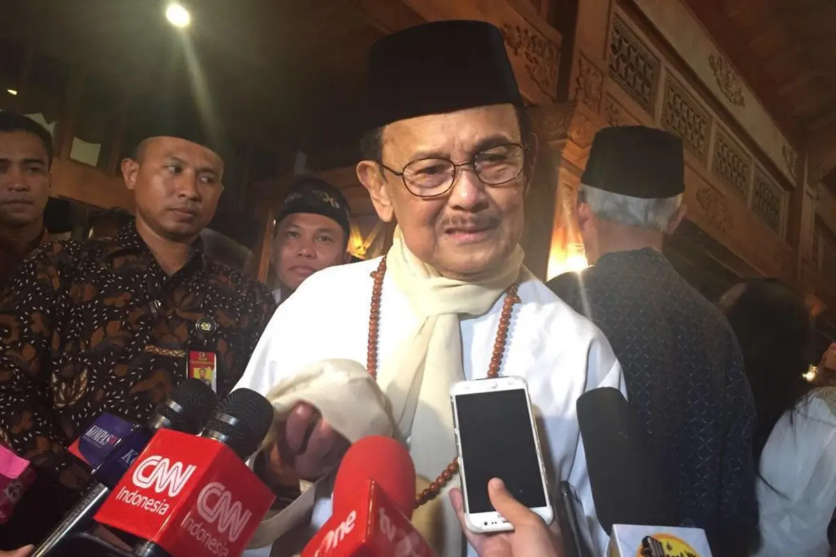 BJ Habibie mengadakan pengajian mengenang wafatnya sang istri Hasri Ainun yang telah menginjak delapan tahun.