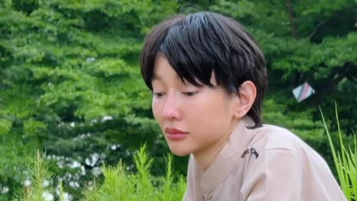 Lucinta Luna Nyekar ke Makam Orang Tua sebagai Muhammad Fatah: Abah dan Emak Pasti Bangga